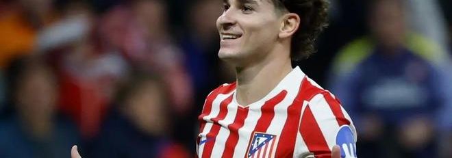 Julián Álvarez Shrugs Off Barcelona Links: “I’m Focused on Atlético and This Season”